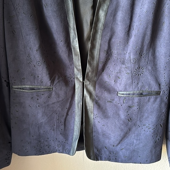 ALBERTO MAKALI Blue Perforated Blazer Jacket with Faux Leather Trim - Picture 4 of 8